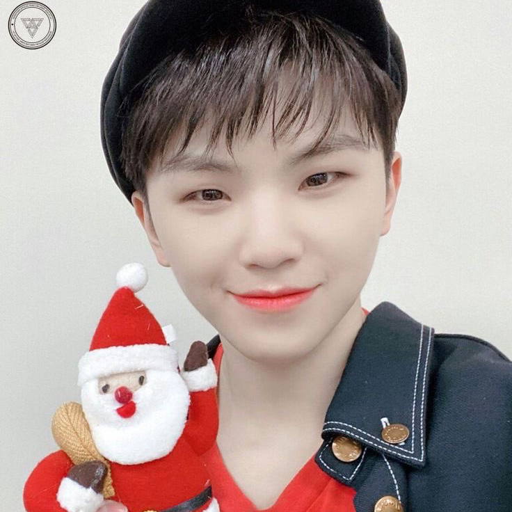 A moment captured by Woozi (SEVENTEEN)'s fan