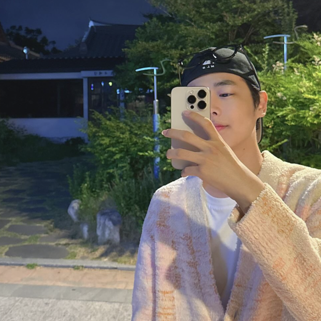 Latest photo of Choi Byungchan