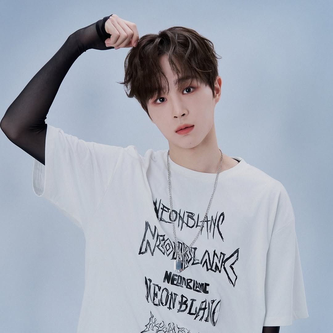 Behind-the-scenes cut of Park Jinwoo