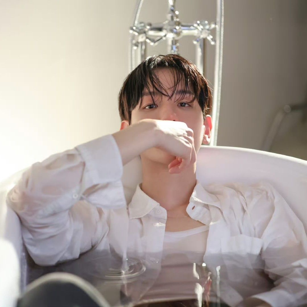 Behind-the-scenes cut of Baekhyun (EXO)
