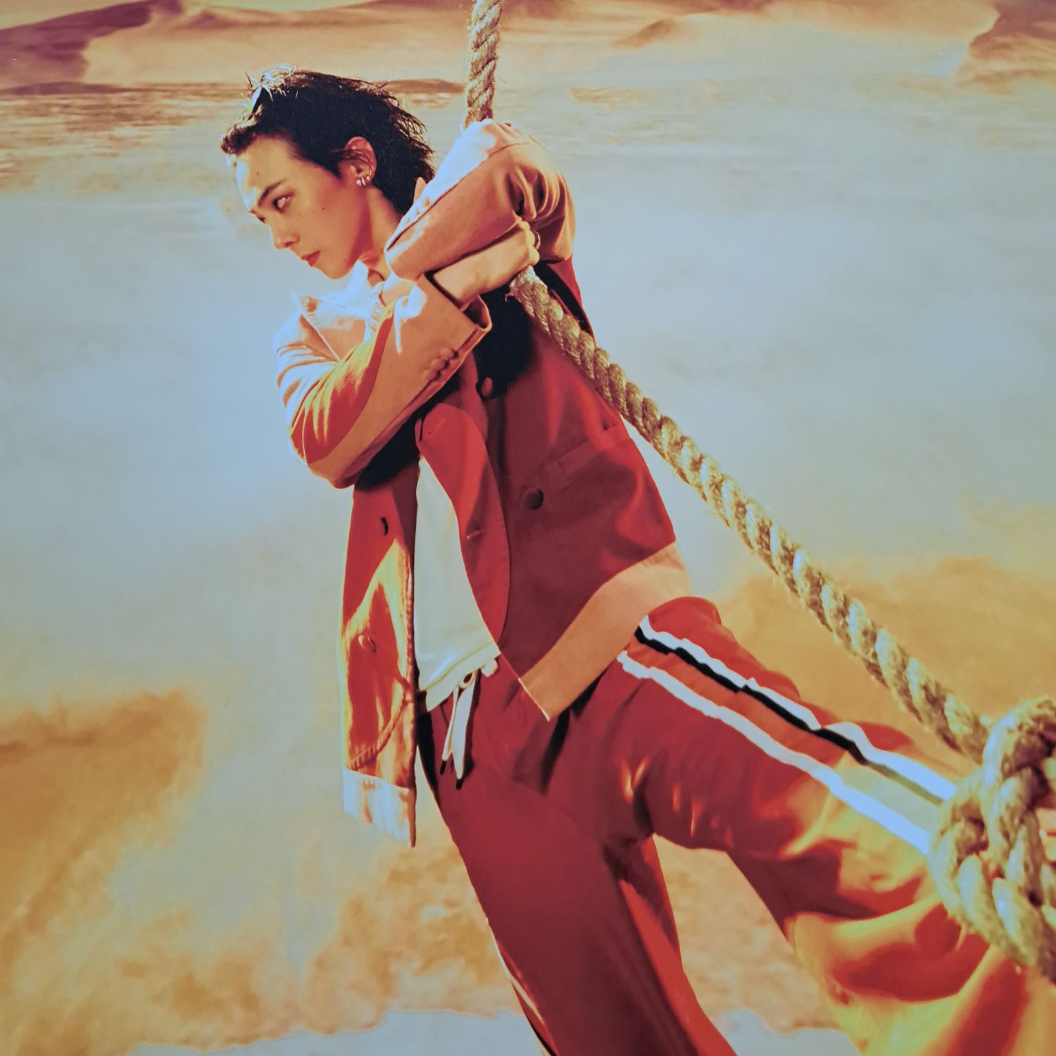 Foto aktivitas terbaru G-DRAGON (BIGBANG)