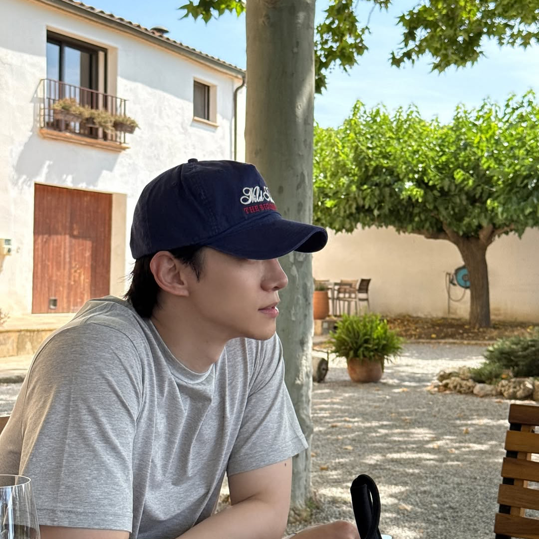 Behind-the-scenes cut of Junho (2PM)