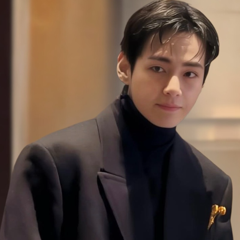 Behind-the-scenes cut of V (BTS)