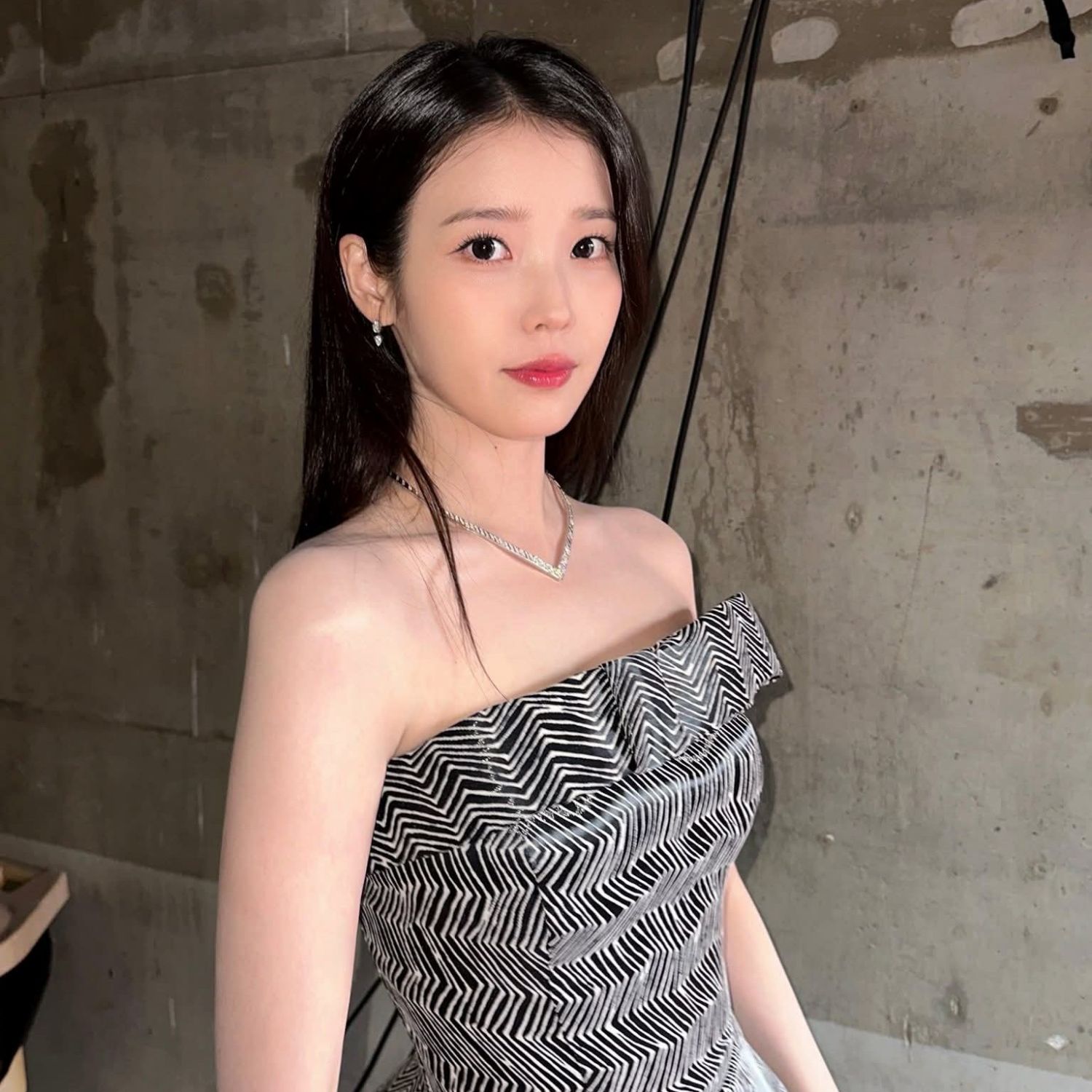 Behind-the-scenes cut of IU