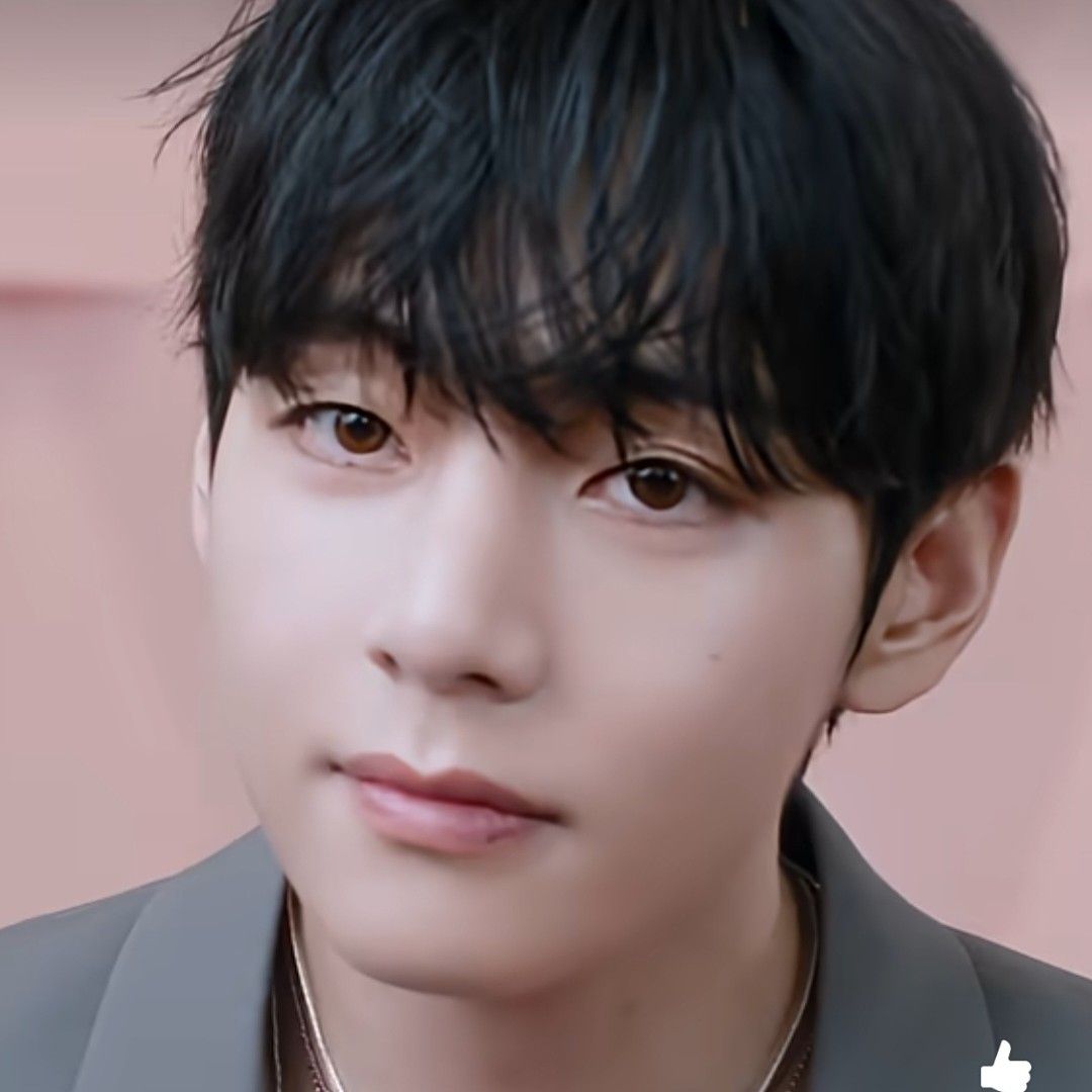 Foto aktivitas terbaru V (BTS)