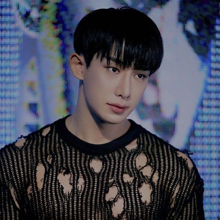 A moment captured by Wonho's fan