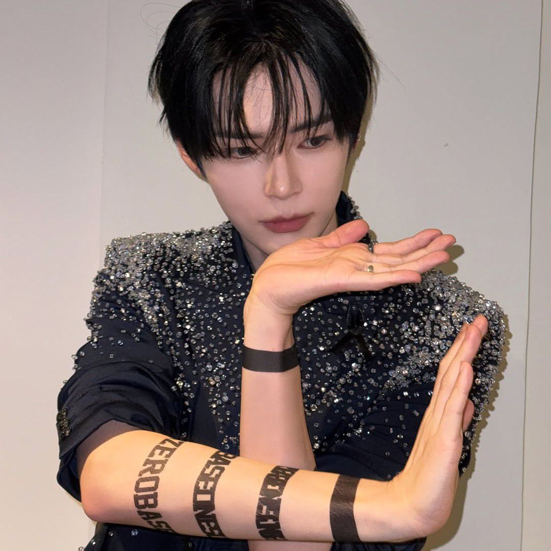 Latest photo of Sung Hanbin (ZEROBASEONE)