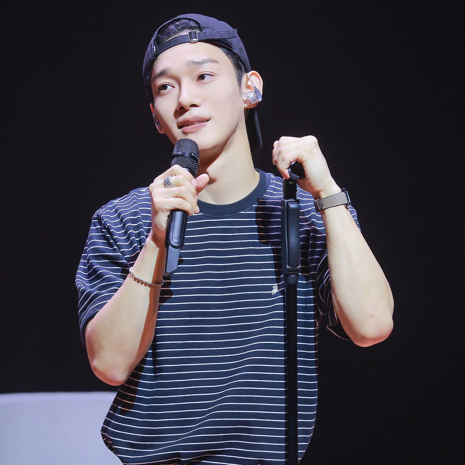 Behind-the-scenes cut of Chen (EXO)