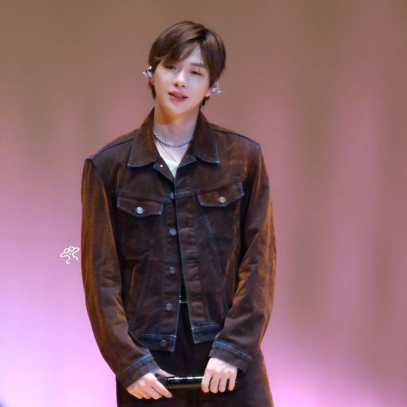 강다니엘의 비하인드 컷