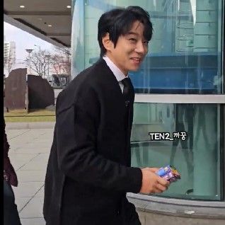 Latest photo of Hwang Chiyeol