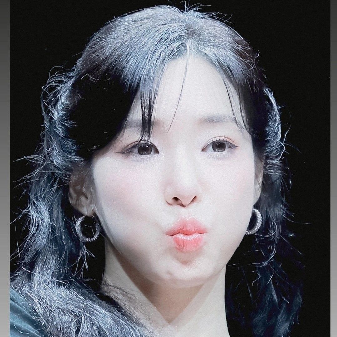 Behind-the-scenes cut of Tiffany Young (Girls' Generation)