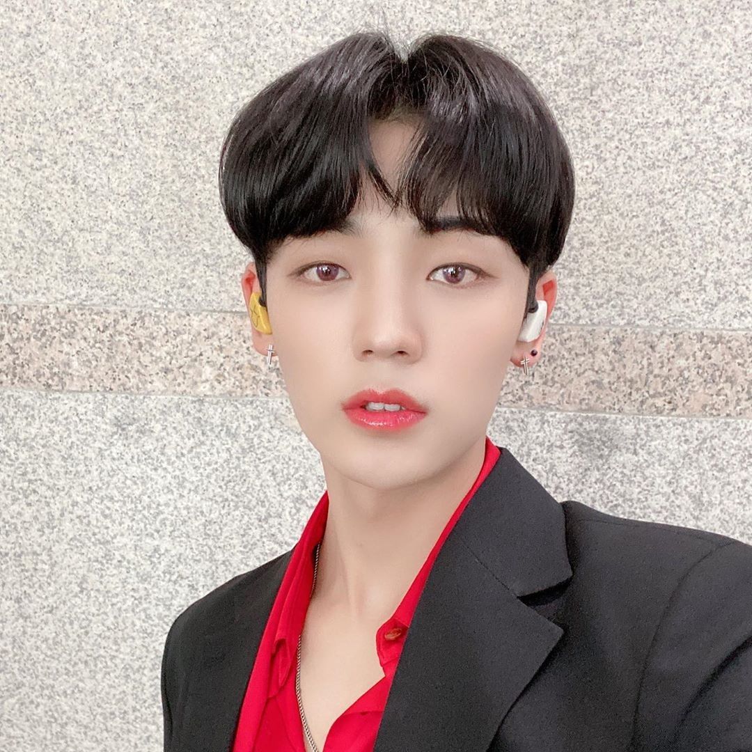 A moment captured by Chan (A.C.E)'s fan