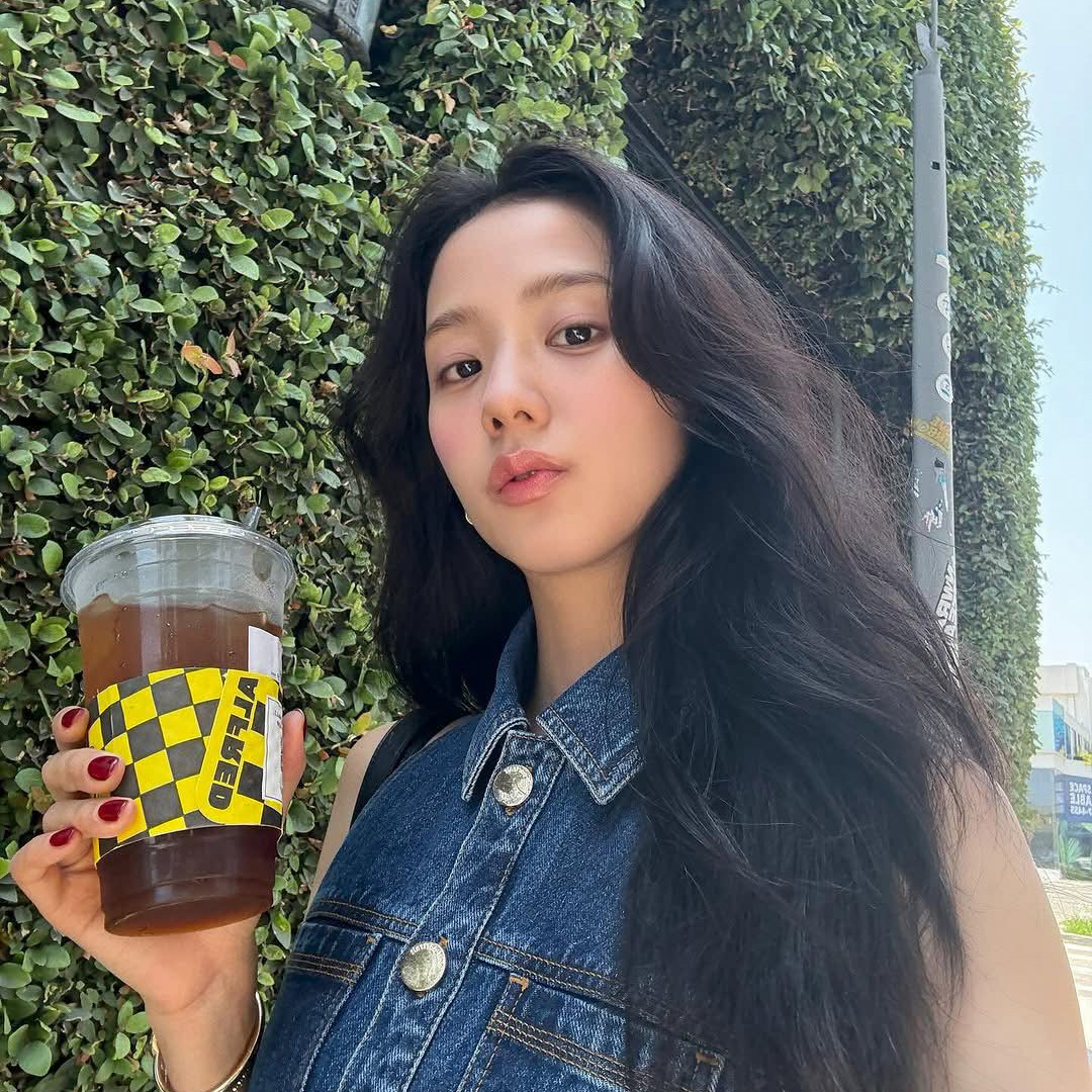 Behind-the-scenes cut of Jisoo (BLACKPINK)