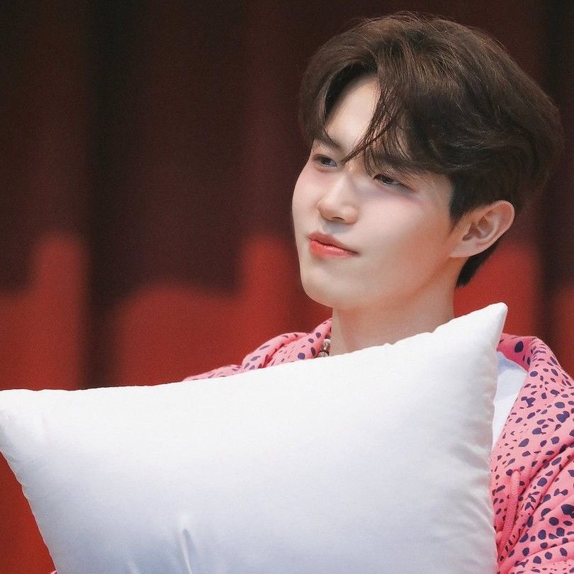 Behind-the-scenes cut of Kim Jaehwan