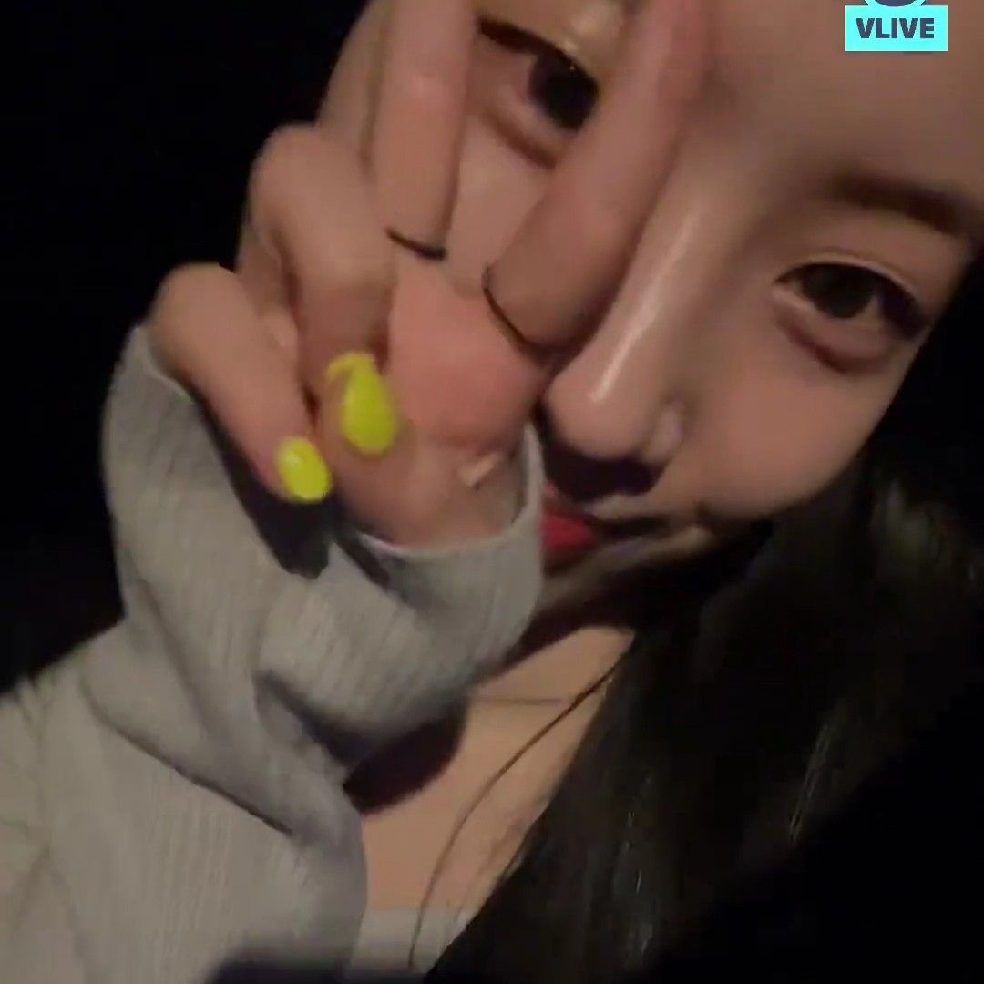 Behind-the-scenes cut of Dahyun (TWICE)