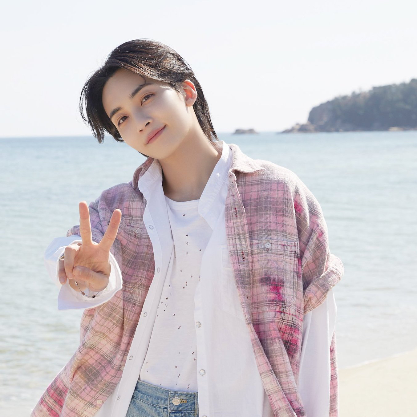 A moment captured by Jeonghan (SEVENTEEN)'s fan