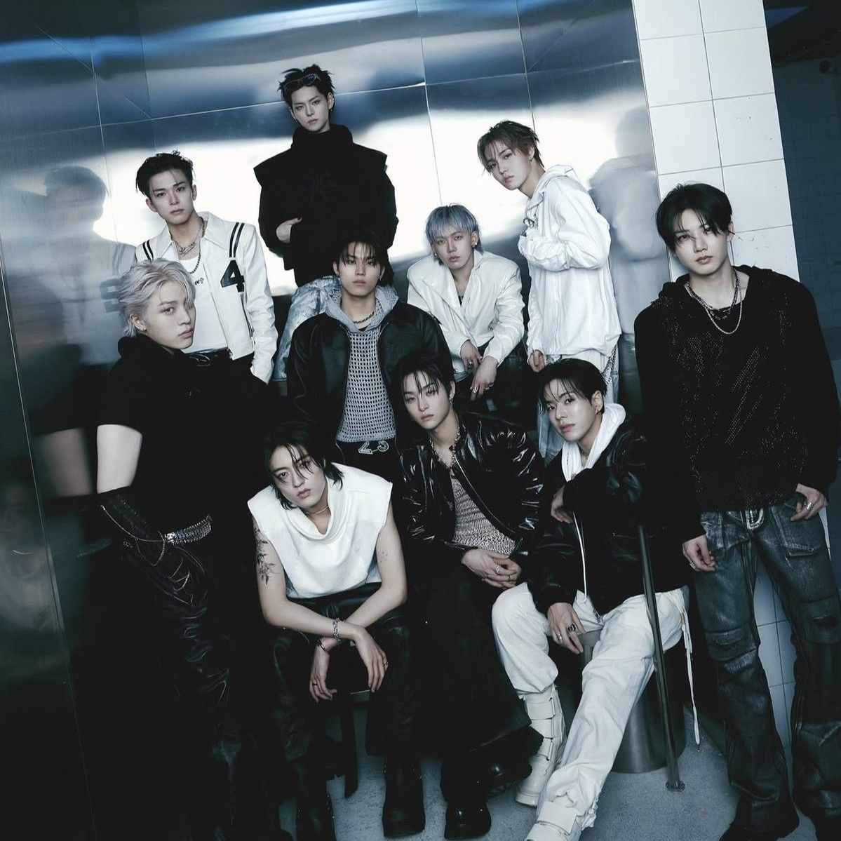 Foto aktivitas terbaru TREASURE