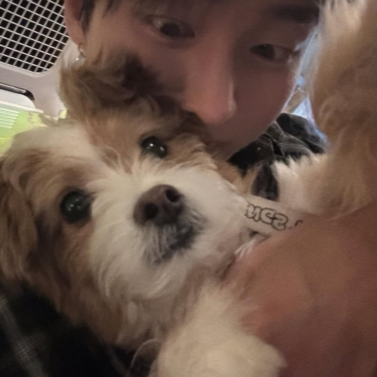 Behind-the-scenes cut of Yoon Jisung