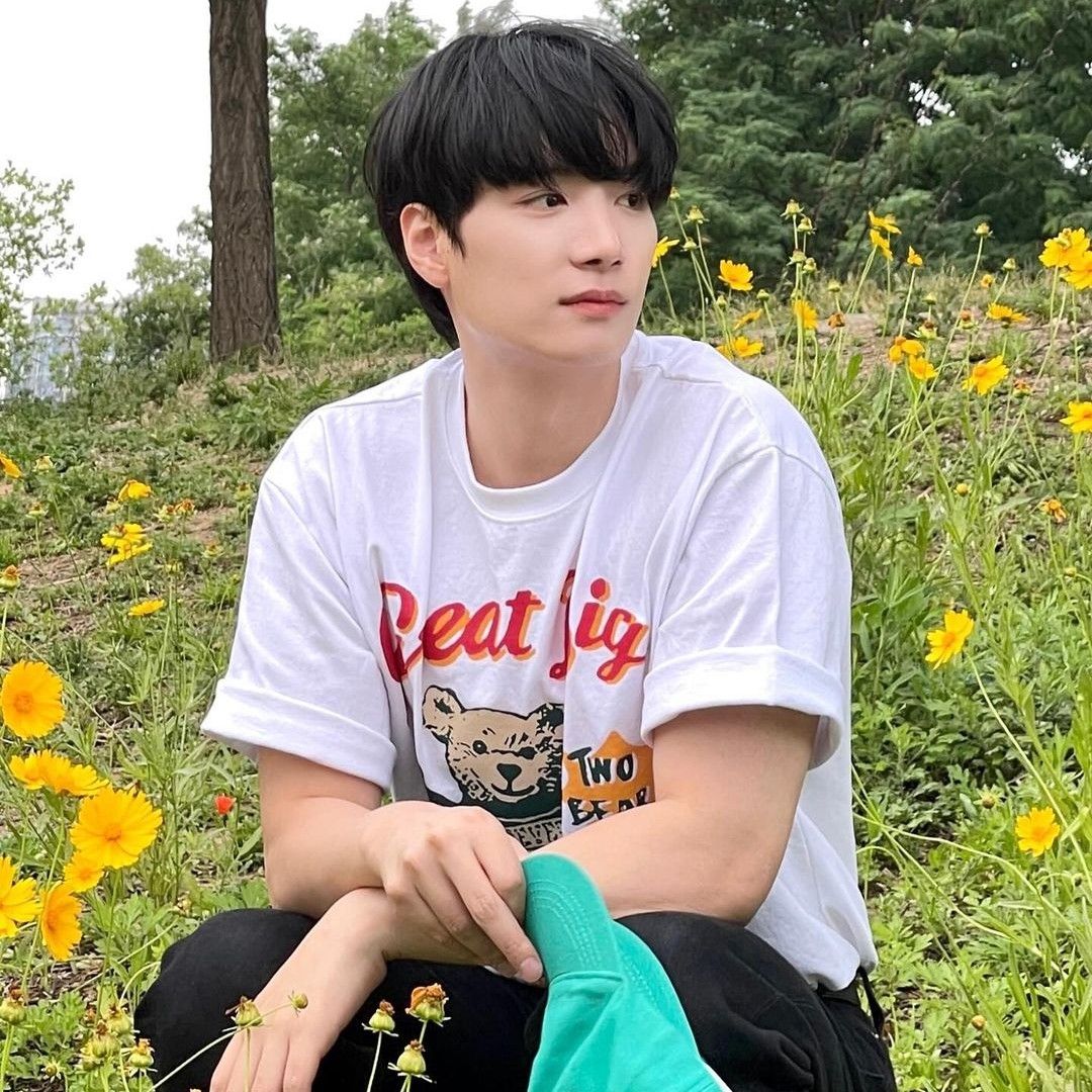 A moment captured by Kim Jonghyeon's fan