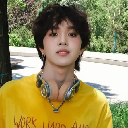 Trending idol content in the community