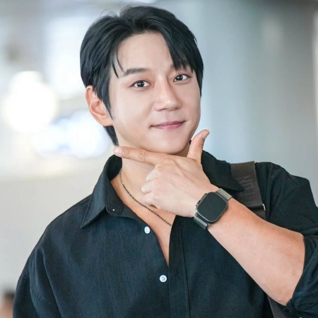 Recent activity shot of Hwang Chiyeol