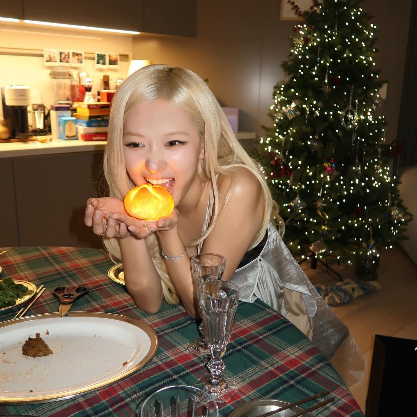 Recent activity shot of ROSÉ (BLACKPINK)