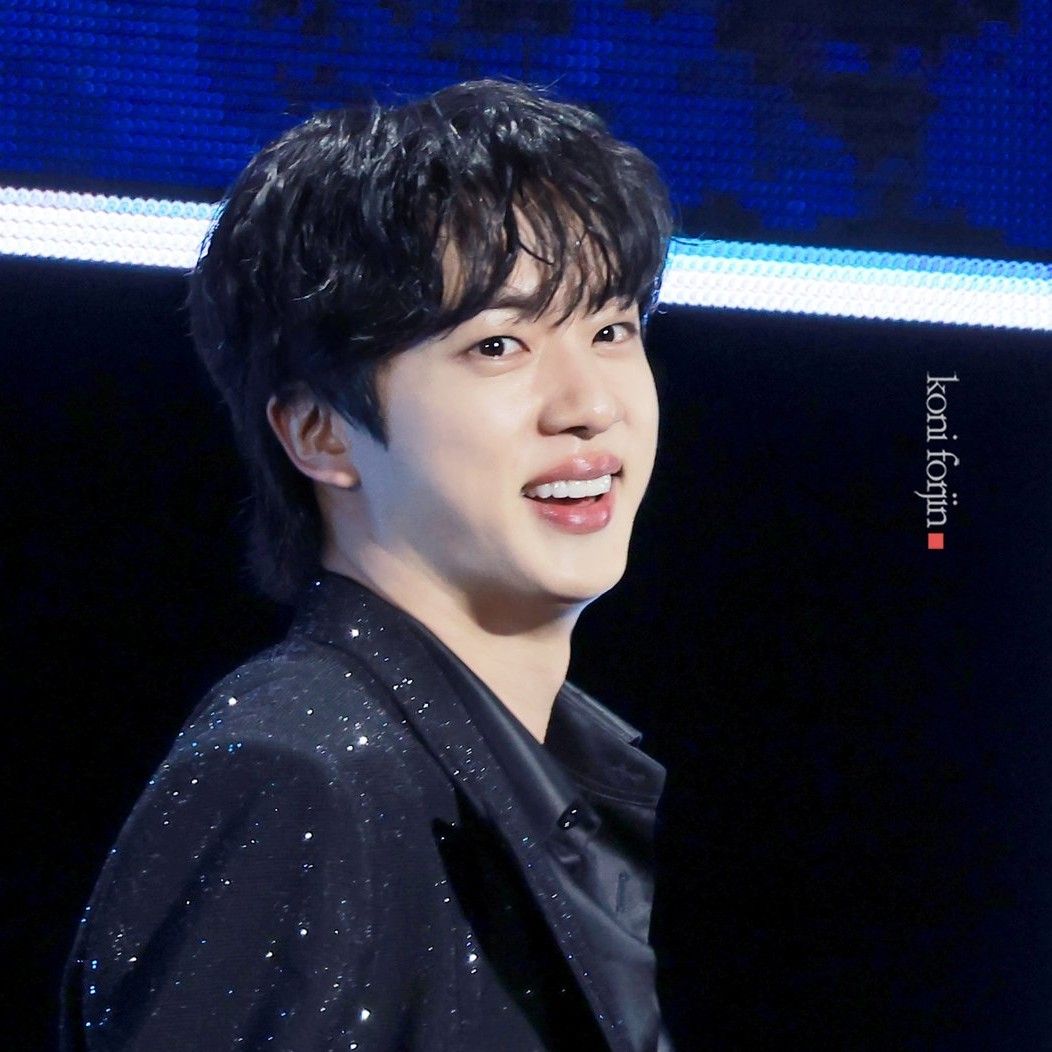 A moment captured by Jin (BTS)'s fan