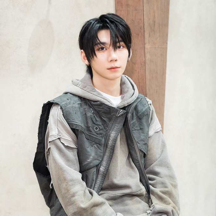 A moment captured by AHOF's fan