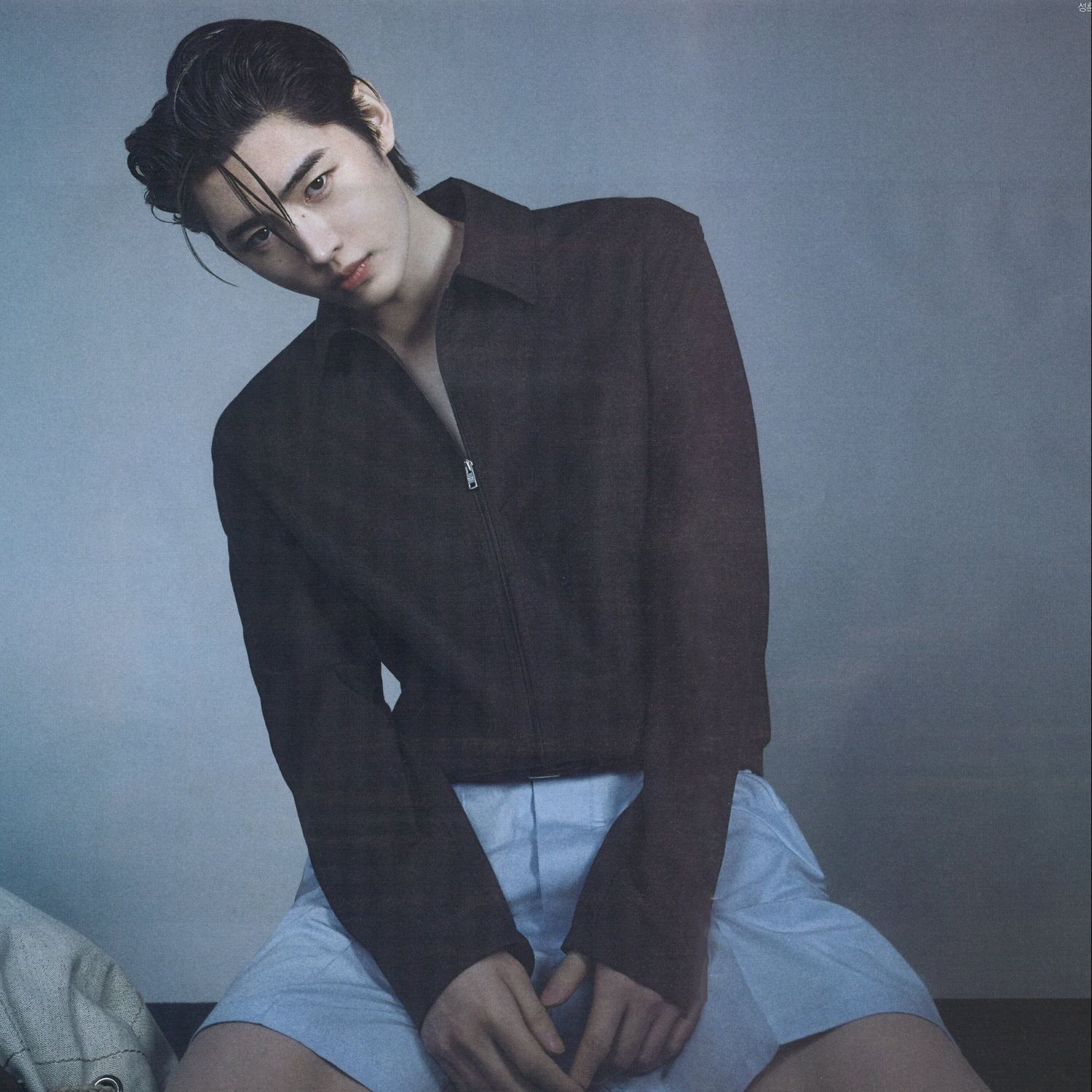 Latest photo of Sunghoon (ENHYPEN)