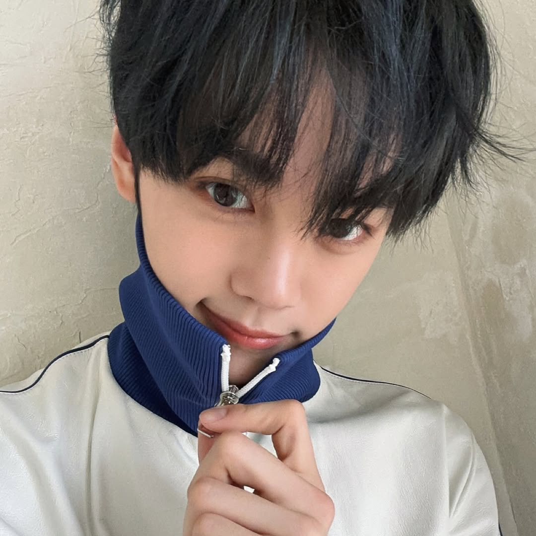 Foto terbaru Kim Gyuvin (ZEROBASEONE)