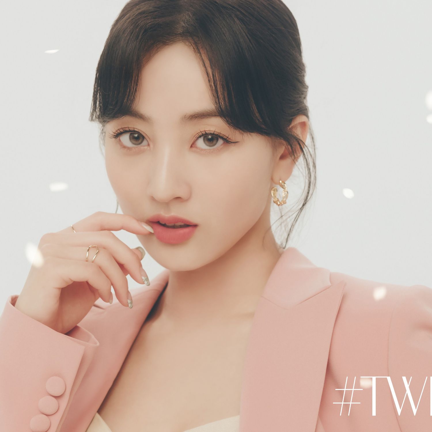 志效 (TWICE)的最新照片