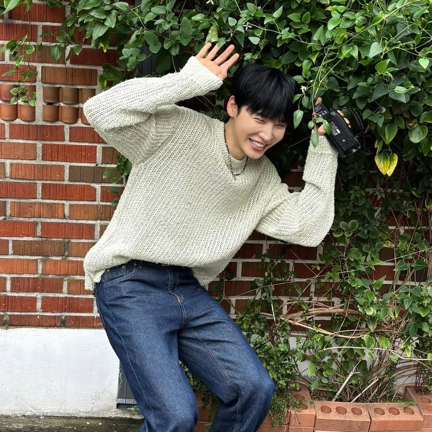 Foto terbaru Jeon Woong (AB6IX)