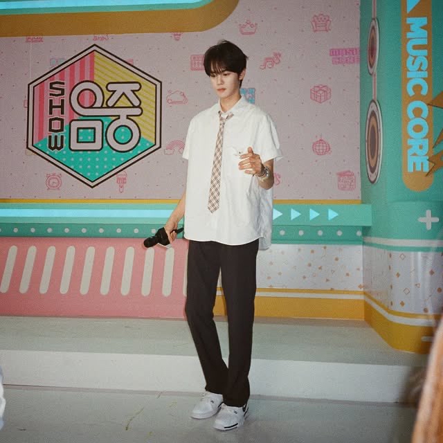 Foto terbaru Kim Gyuvin (ZEROBASEONE)