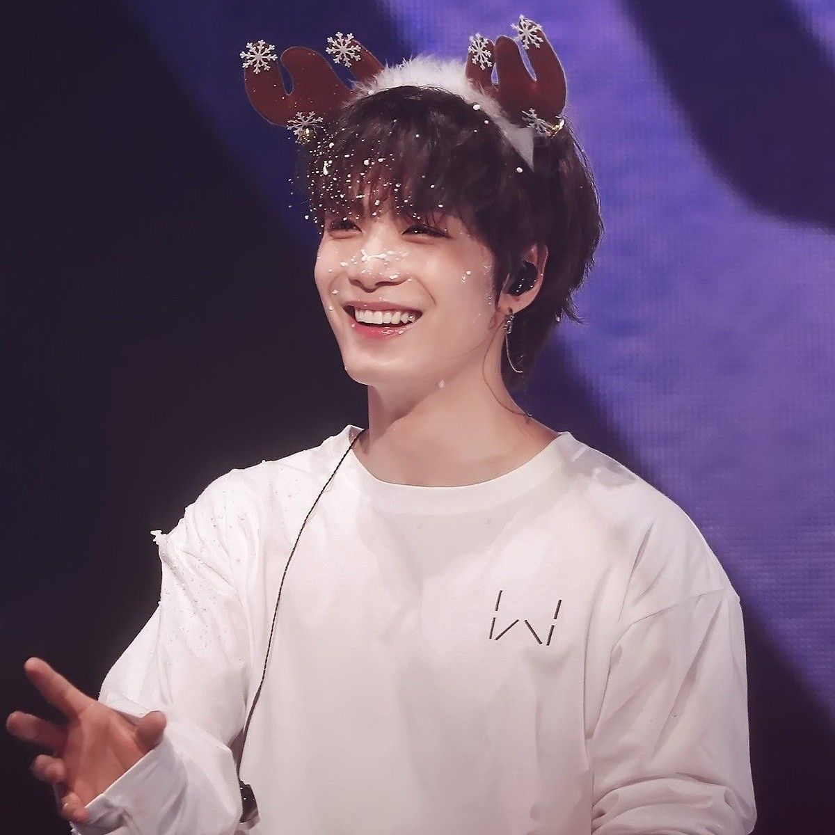 A moment captured by Kim Jonghyeon's fan