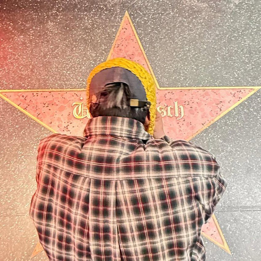 Foto aktivitas terbaru G-DRAGON (BIGBANG)