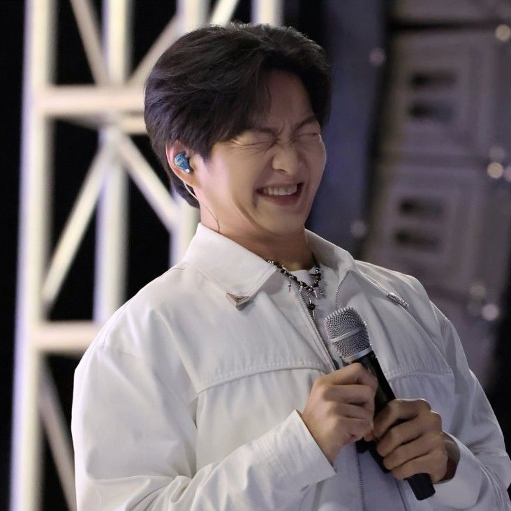 Latest photo of Lee Changsub (BTOB)