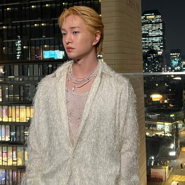 Signature photo of Onew (SHINee) capturing their charm