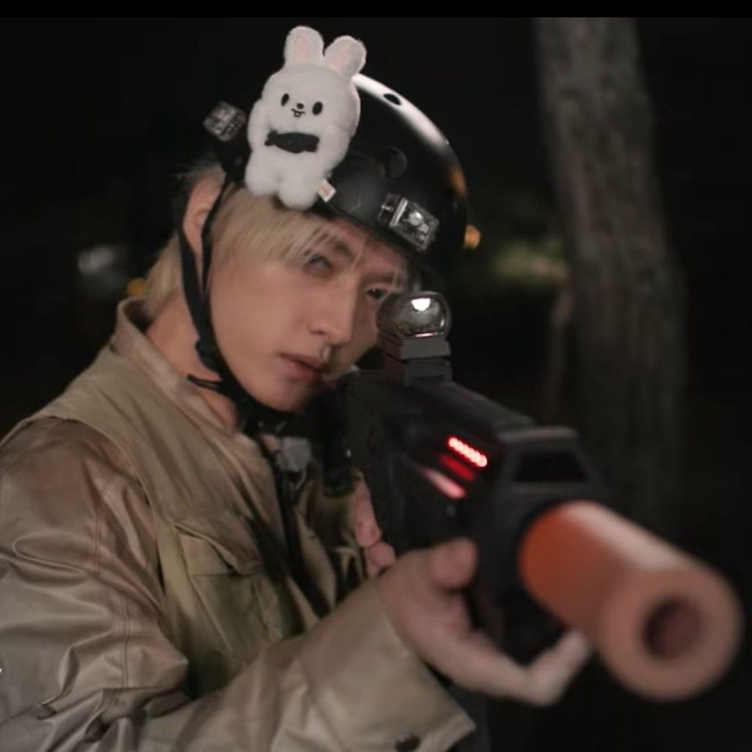 Lee Know (Stray Kids)的幕后花絮