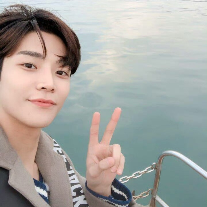 ロウンの舞台裏ショット