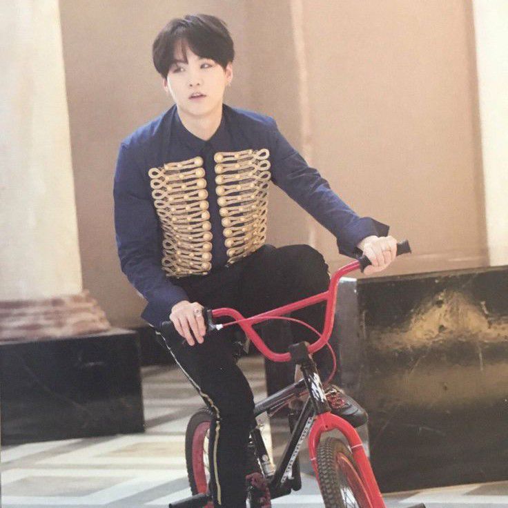 Foto terbaru SUGA (BTS)