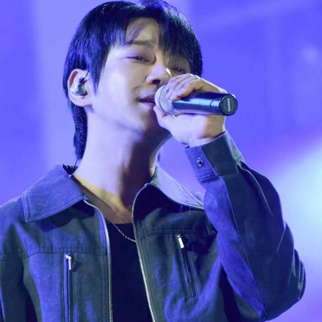 Foto aktivitas terbaru Hwang Chiyeol