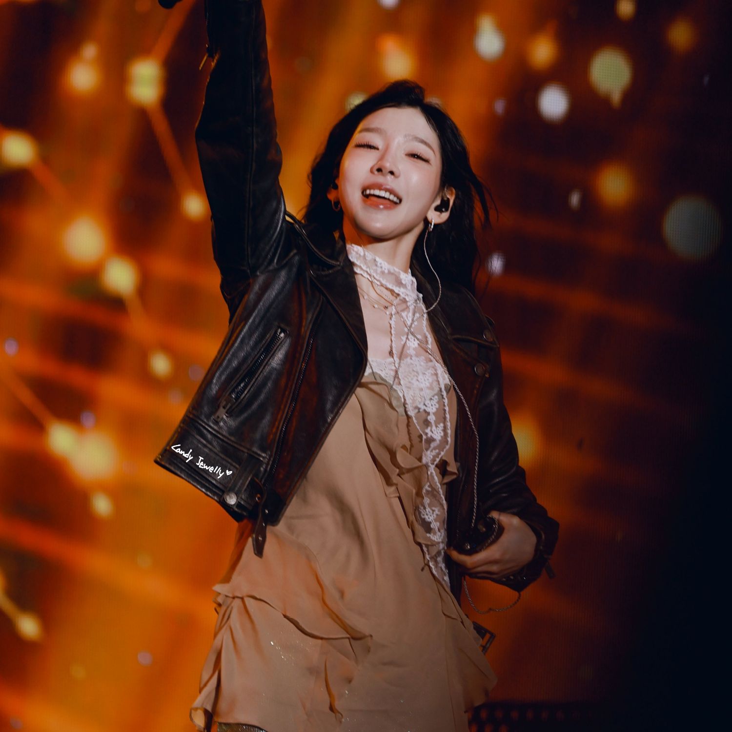 Behind-the-scenes cut of Taeyeon (Girls' Generation)