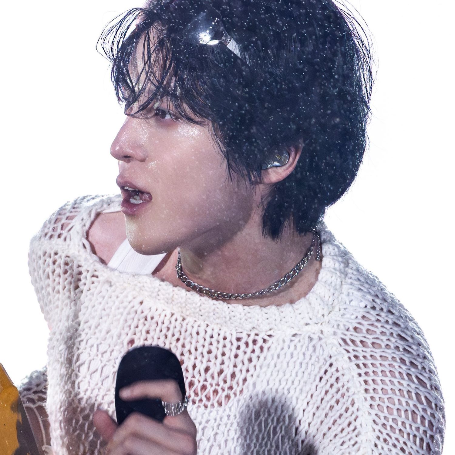 Behind-the-scenes cut of ATEEZ