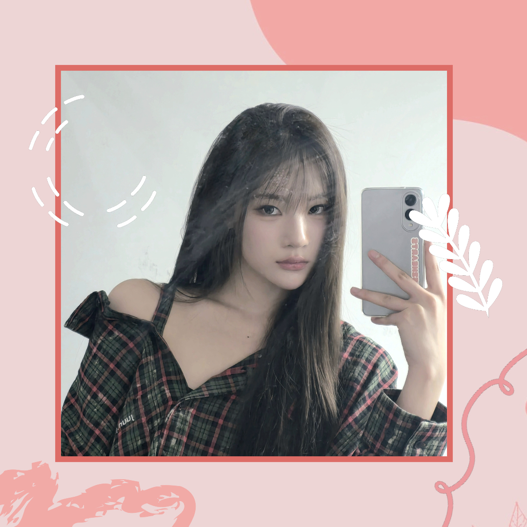 A moment captured by Hearts2Hearts's fan