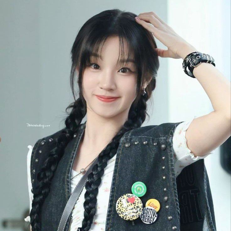 Foto aktivitas terbaru Yuqi (i-dle)