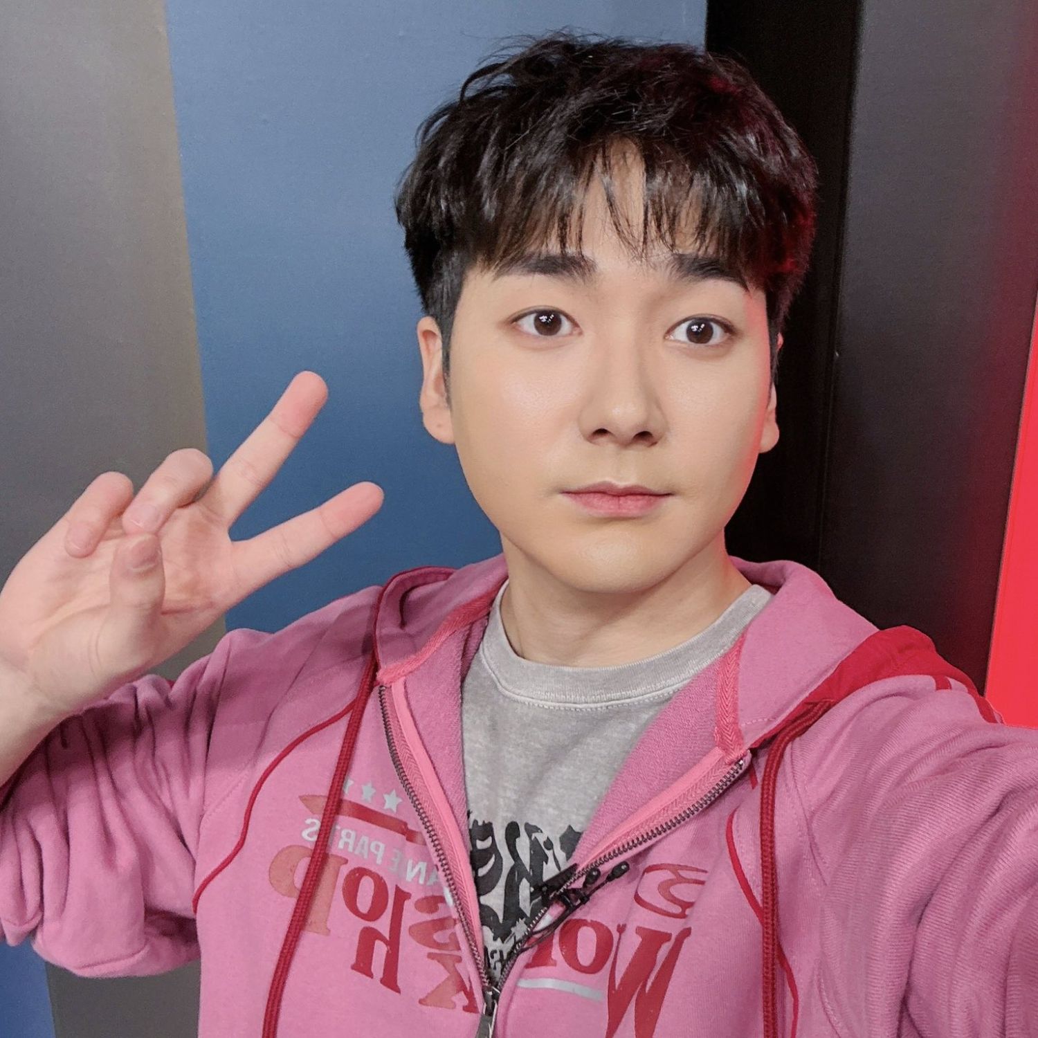 Behind-the-scenes cut of Aron