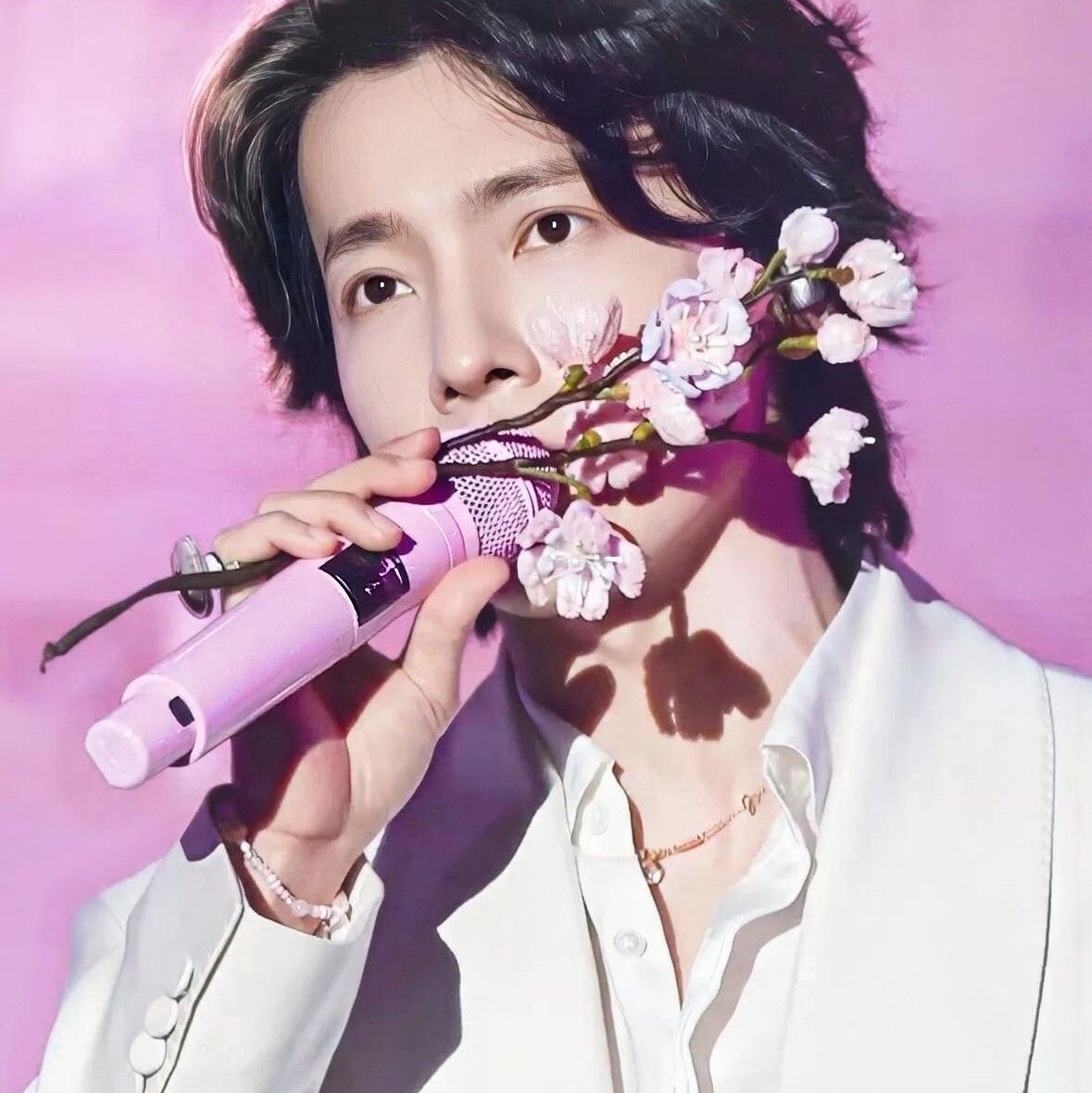 Behind-the-scenes cut of Donghae (Super Junior)