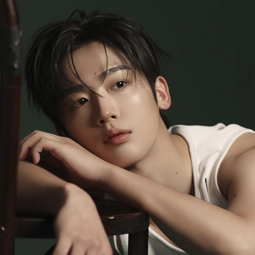 Behind-the-scenes cut of Kim Yohan (WEi)