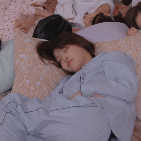 모모 (TWICE)의 비하인드 컷