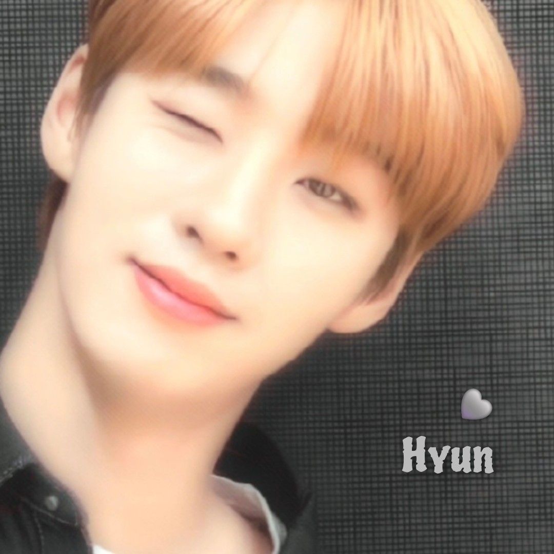 A moment captured by Hyun's fan